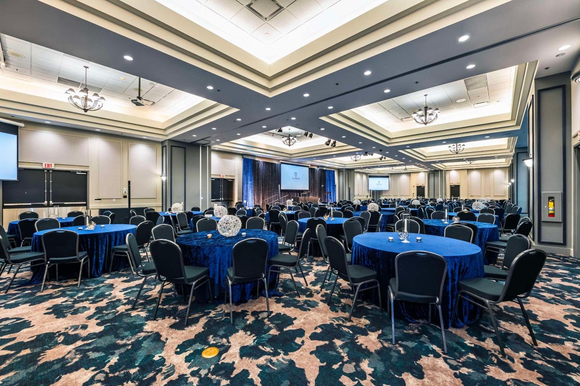 אבוטספורד Clarion Hotel & Conference Centre מראה חיצוני תמונה