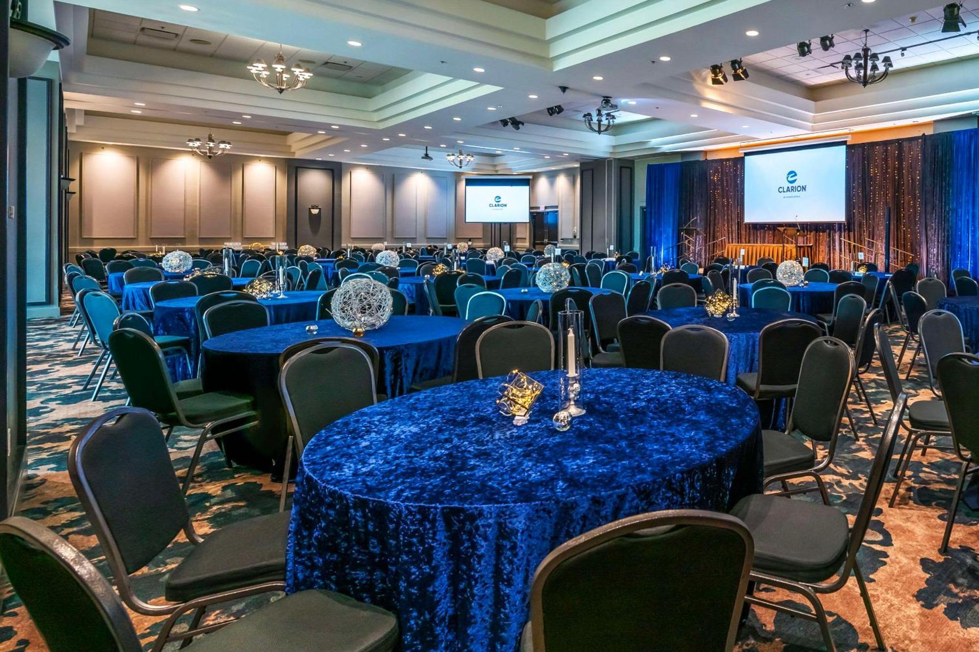 אבוטספורד Clarion Hotel & Conference Centre מראה חיצוני תמונה